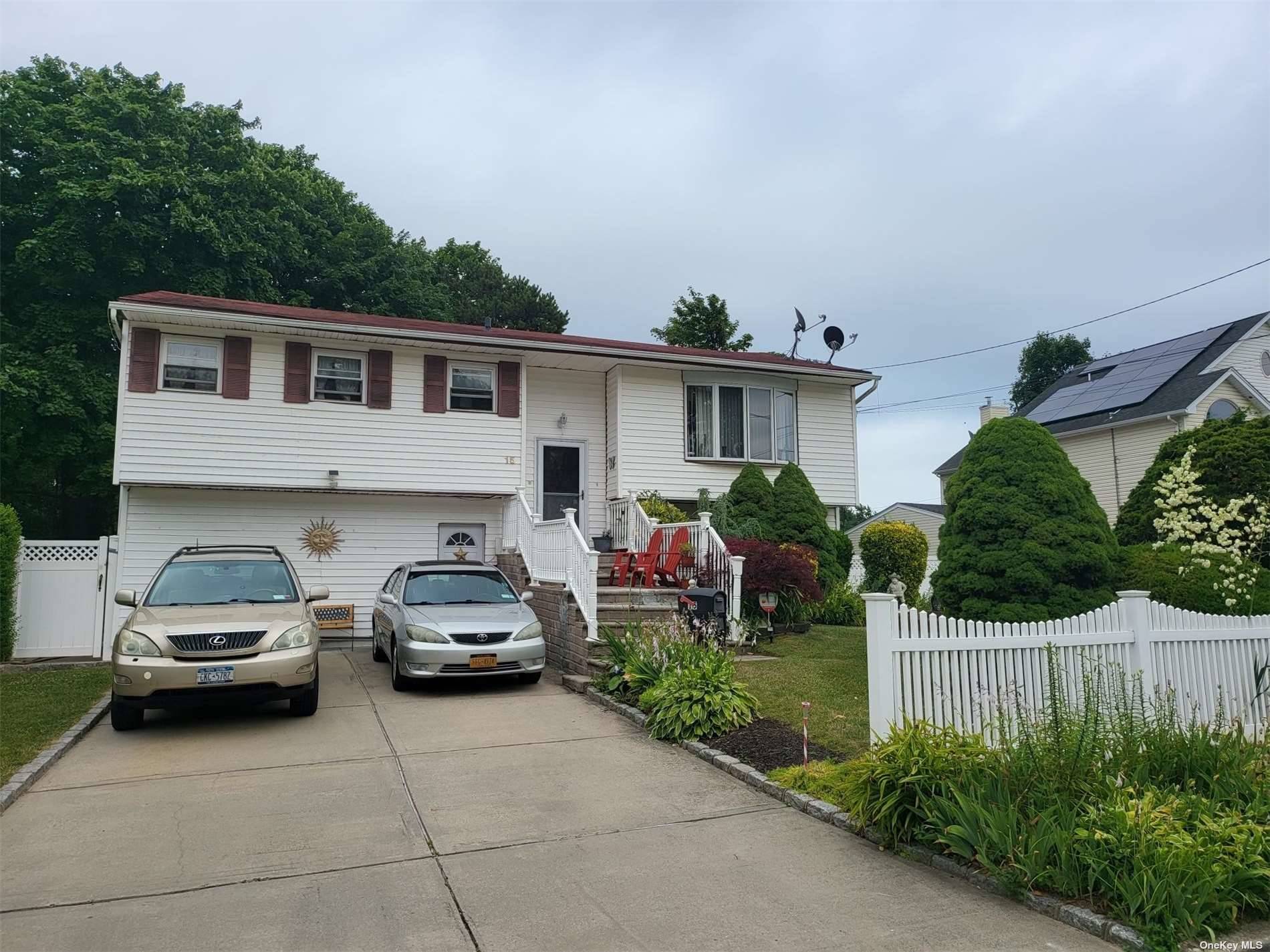 Abbey Ln, Bay Shore, NY 11706