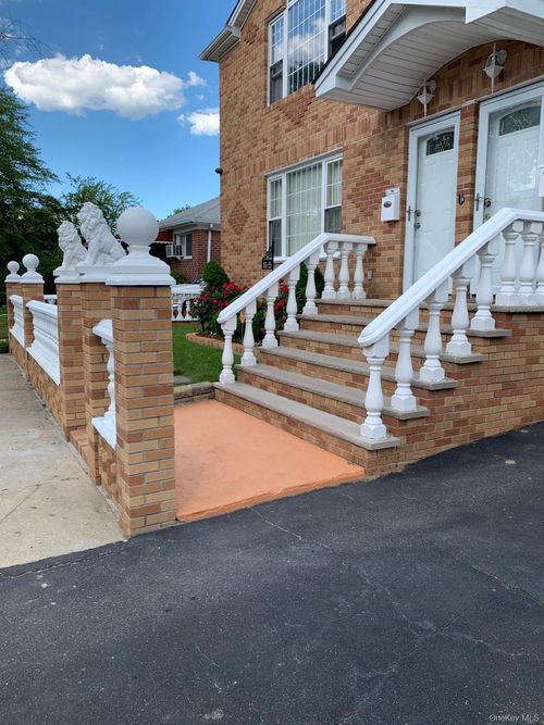 135-25 223rd St, Laurelton, NY, 11413-2341 | Card Image