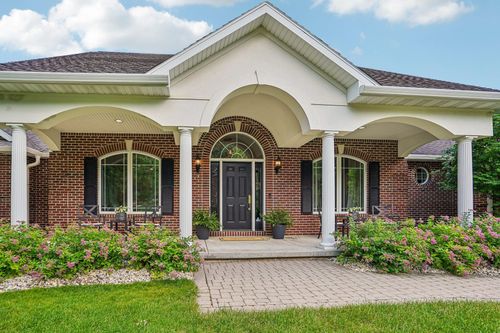 8801 Fairway Oaks Dr, Verona, WI, 53593-7920 | Card Image