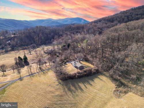 40 Antique Ln, Sperryville, VA, 22740-2180 | Card Image
