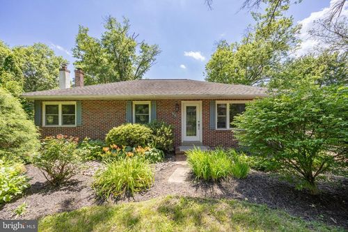 860 Temple Rd, POTTSTOWN, PA, 19465-7355 | Card Image
