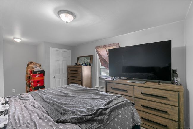 69 West St, Home with 5 bedrooms, 3 bathrooms and 2 parking in New London CT | Image 19