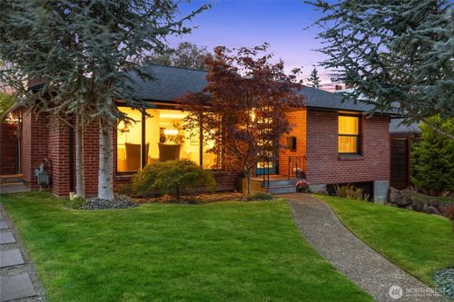 3429 40th Ave W, Seattle, WA, 98199-1922 | Card Image