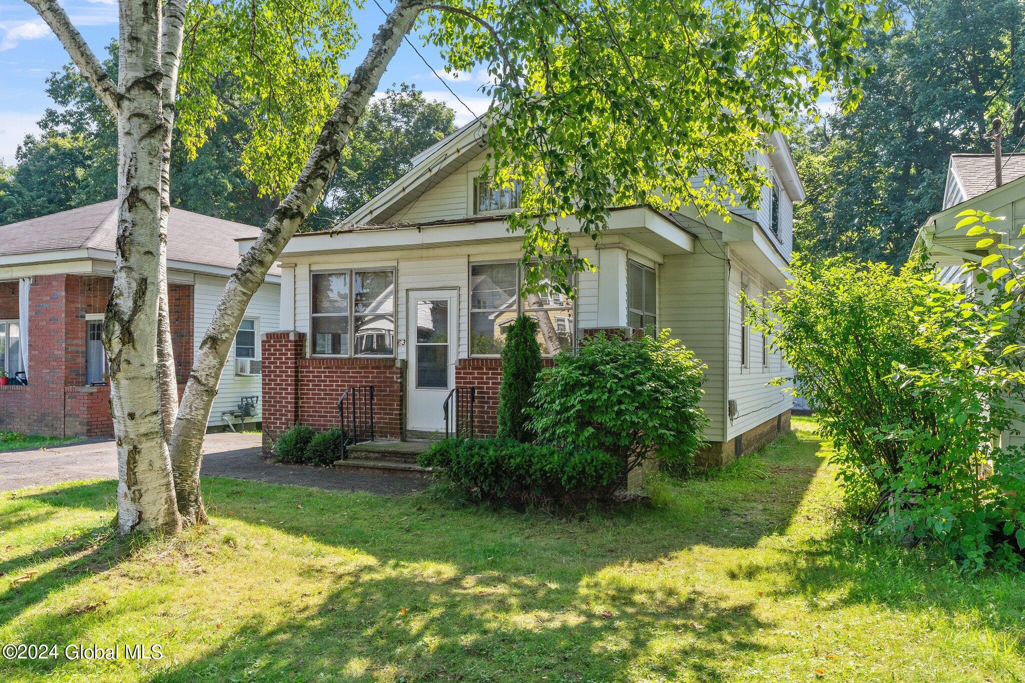 Holmes Ct, Albany, NY 12209