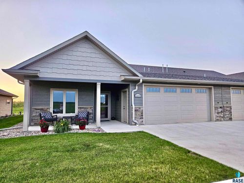 604 Ash Creek Dr, Beresford, SD, 57004-6603 | Card Image