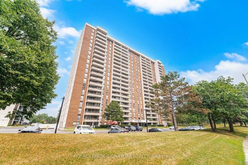 303-4 Kings Cross Rd, Brampton, ON, L6T3X8 | Card Image