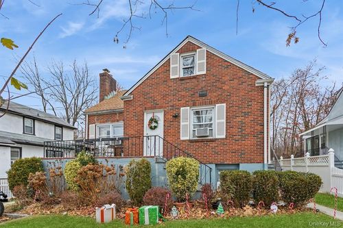 151 Gertrude Ave, Mamaroneck, NY, 10543-1506 | Card Image