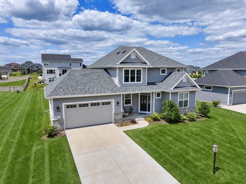 8829 S Shady Leaf Ln, Franklin, WI, 53132-2406 | Card Image