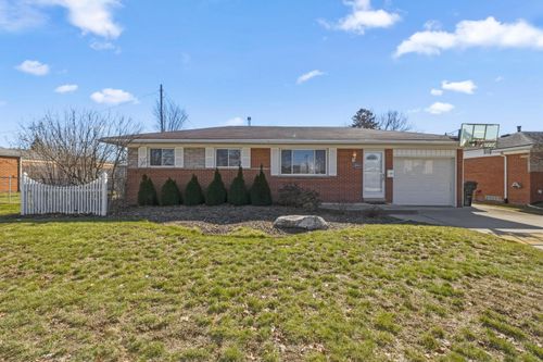 8860 Cherrylawn Dr, Sterling Heights, MI, 48313-4829 | Card Image