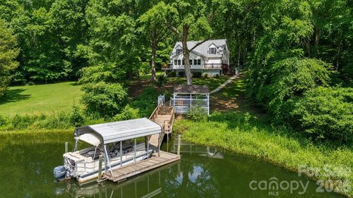 8137 Rowe St, Catawba, NC, 28609-9230 | Card Image