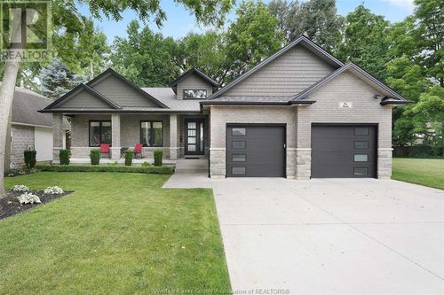 112 Laurel St, Kingsville, ON, N9Y2B4 | Card Image