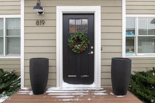 819 14th St Se, Mandan, ND, 58554-4528 | Card Image