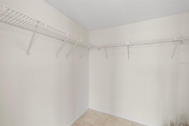 Walk in closet | Image 25