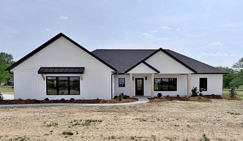 134 Garrett Ave, Loogootee, IN, 47553-9500 | Card Image