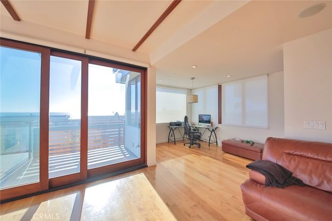 104 Manhattan Ave, Townhouse with 4 bedrooms, 4 bathrooms and 4 parking in Manhattan Beach CA | Image 17