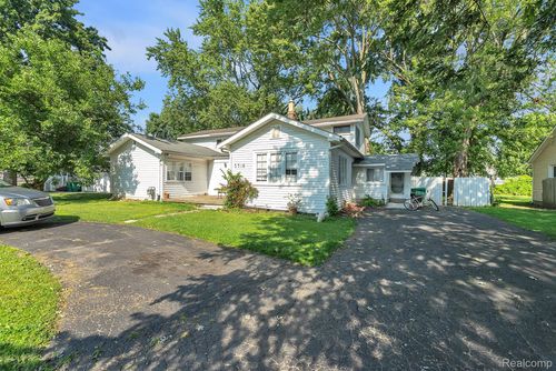 5706 Cardwell St, Garden City, MI, 48135-2958 | Card Image