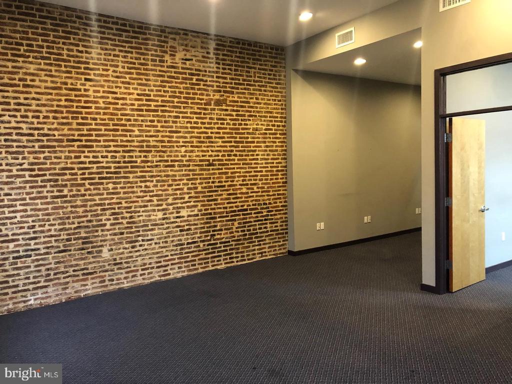 Commercial Sale in BALTIMORE 5