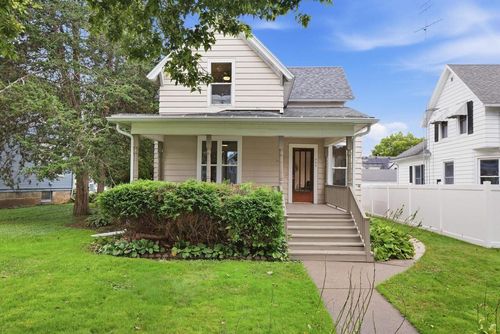 527 1st Street, Baraboo, WI, 53913 | Card Image