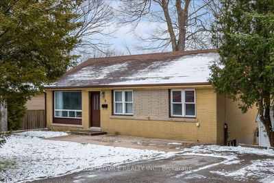 9 Karen Cres, House other with 3 bedrooms, 2 bathrooms and 4 parking in Orillia ON | Image 2