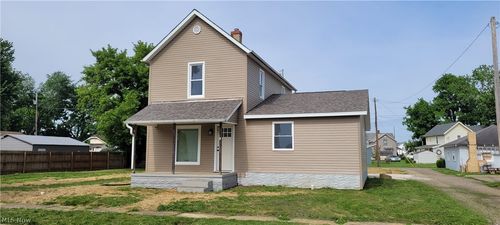 424 Tuscarawas Ave, Newcomerstown, OH, 43832-1337 | Card Image