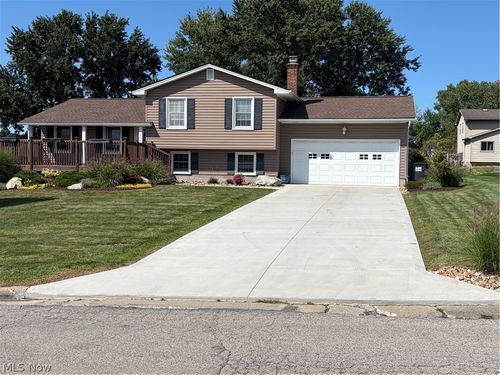 164 Runnemede Dr, Youngstown, OH, 44512-6637 | Card Image