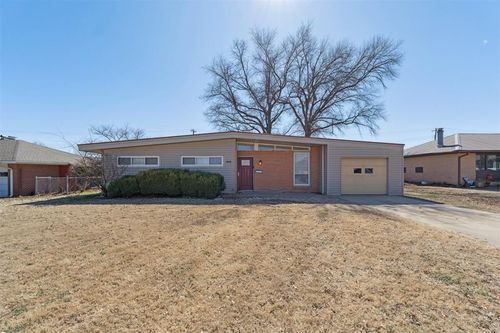 307 Fairview Ave, Blackwell, OK, 74631-5107 | Card Image