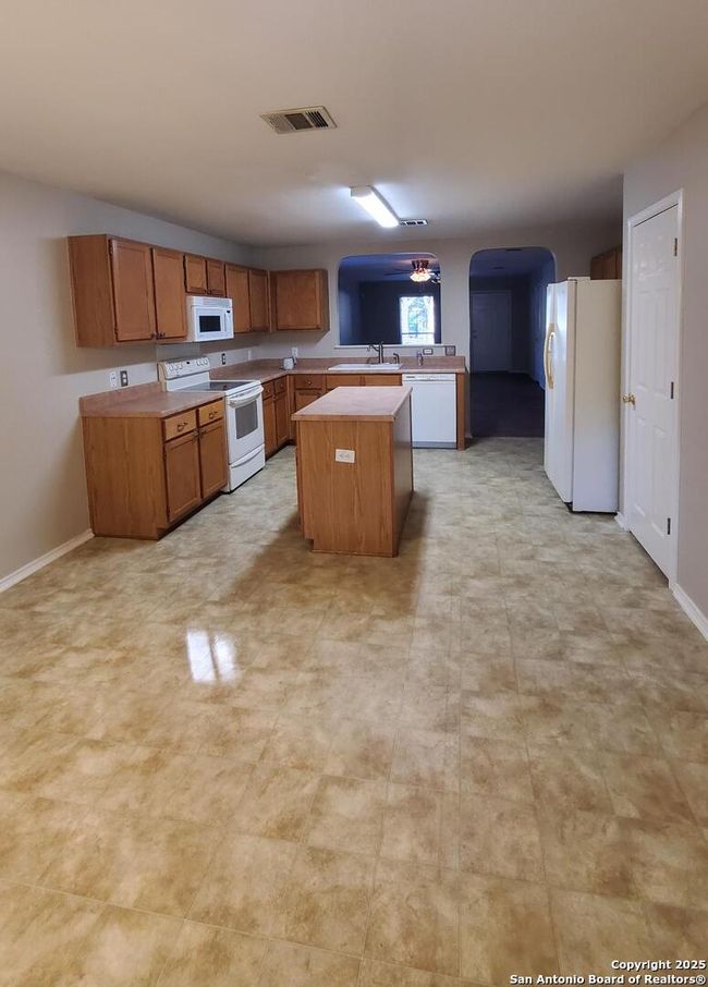 15847 Manes Grv, House other with 3 bedrooms, 2 bathrooms and null parking in San Antonio TX | Image 9