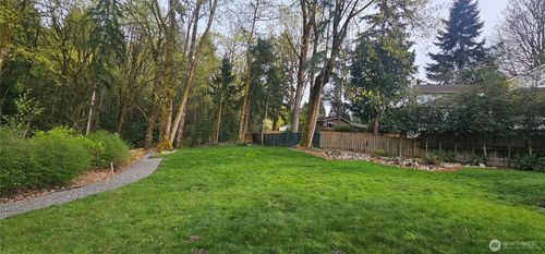 4572 151st Ave Se, Bellevue, WA, 98006-2515 | Card Image