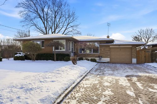 32 Old Oxford Rd, St Catharines, ON, L2M2K1 | Card Image