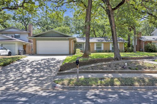 2812 Norwood Ln, Arlington, TX, 76013-1249 | Card Image