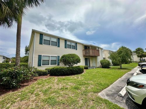 f-135 Hunter Lake Dr, OLDSMAR, FL, 34677-4573 | Card Image