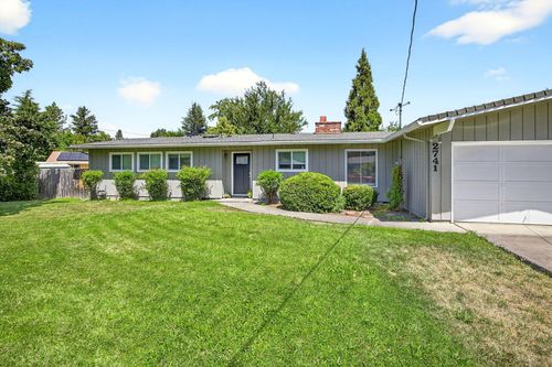 2741 Ruth Dr, Medford, OR, 97504-8582 | Card Image