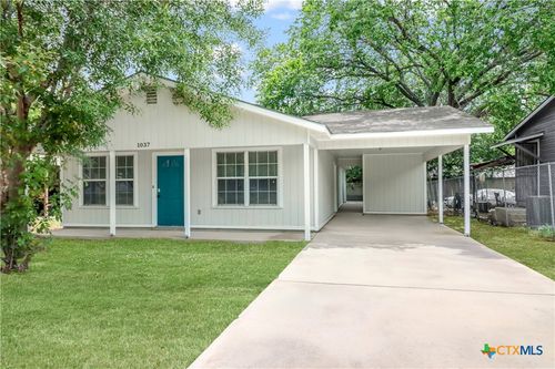 1037 N Guadalupe St, Seguin, TX, 78155-3642 | Card Image
