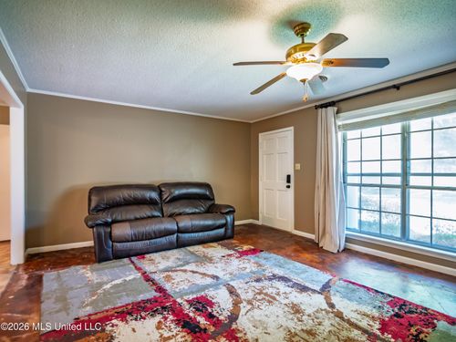117 Hemlock Rd, Batesville, MS, 38606-8466 | Card Image