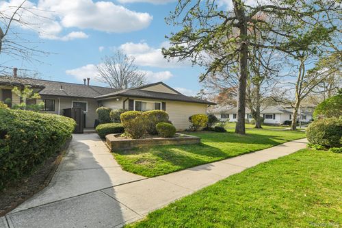 114 Feller Dr, Central Islip, NY, 11722-1212 | Card Image