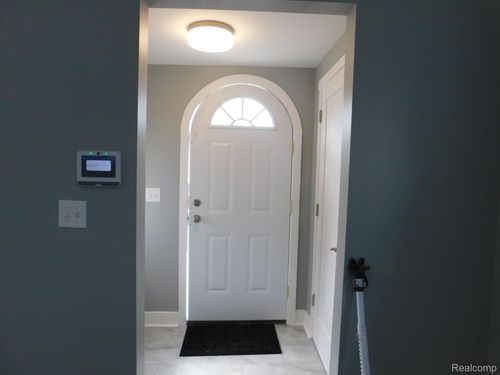 18978 Prairie St, Detroit, MI, 48221-2136 | Card Image