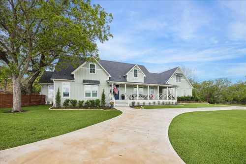 859 E Glenn St, Bellville, TX, 77418-1728 | Card Image