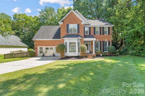 2040 Swaim Dr, Matthews, NC, 28105-4016 | Card Image