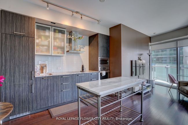1407 - 12 York St, Condo with 2 bedrooms, 2 bathrooms and null parking in Toronto ON | Image 6
