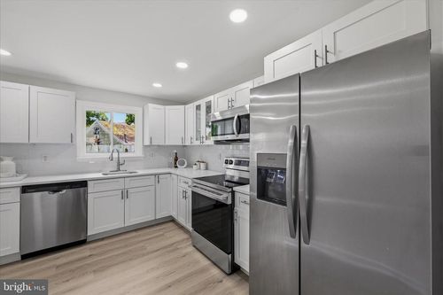 945 Renfrew St, BALTIMORE, MD, 21221-5209 | Card Image