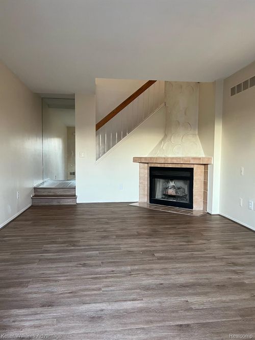 146-22242 Edgewater, Novi, MI, 48375-5015 | Card Image