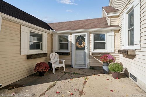 1127 E Commerce St, Milford, MI, 48381-1733 | Card Image