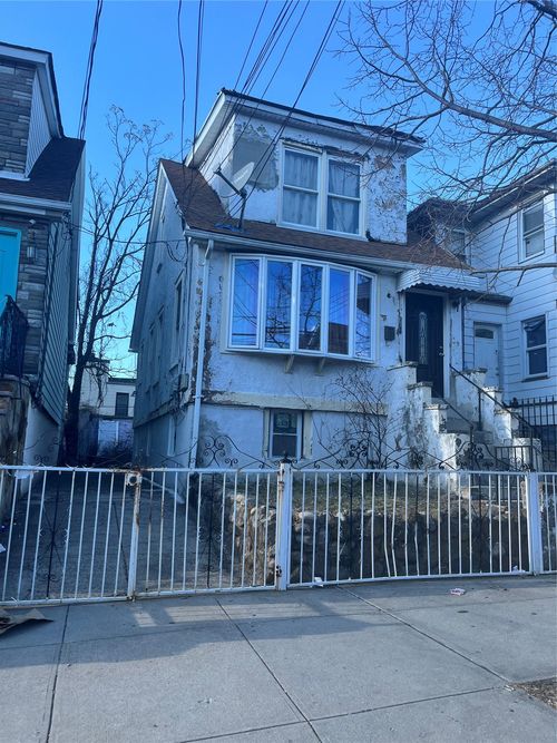 1467 Hicks St, Bronx, NY, 10469-1743 | Card Image