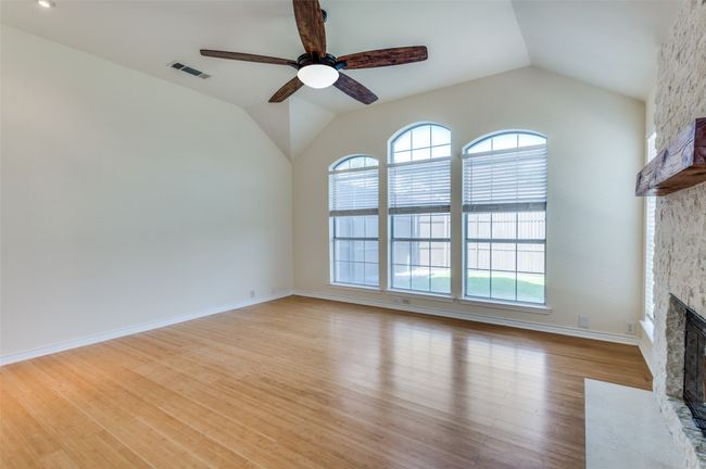 6717 Candlecreek Ln, House other with 4 bedrooms, 2 bathrooms and null parking in Plano TX | Image 7