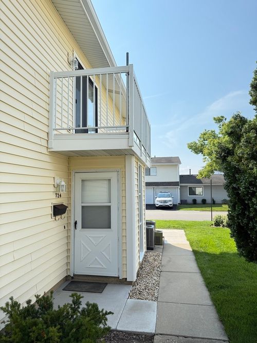 724 Whitesail Dr, Schaumburg, IL, 60194-3634 | Card Image