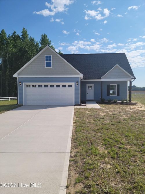 115 Chester Pl, Pikeville, NC, 27863-8143 | Card Image