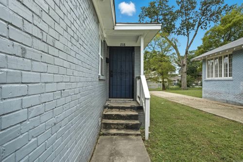 1318 S Summit St, Little Rock, AR, 72202-5256 | Card Image