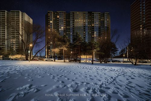 910-75 Emmett Ave, York, ON, M6M5A7 | Card Image