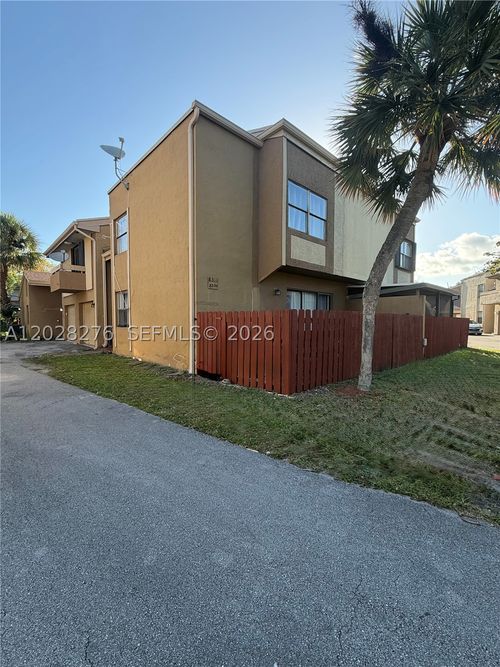 b-23-8330 N Missionwood Cir, Miramar, FL, 33025-2906 | Card Image