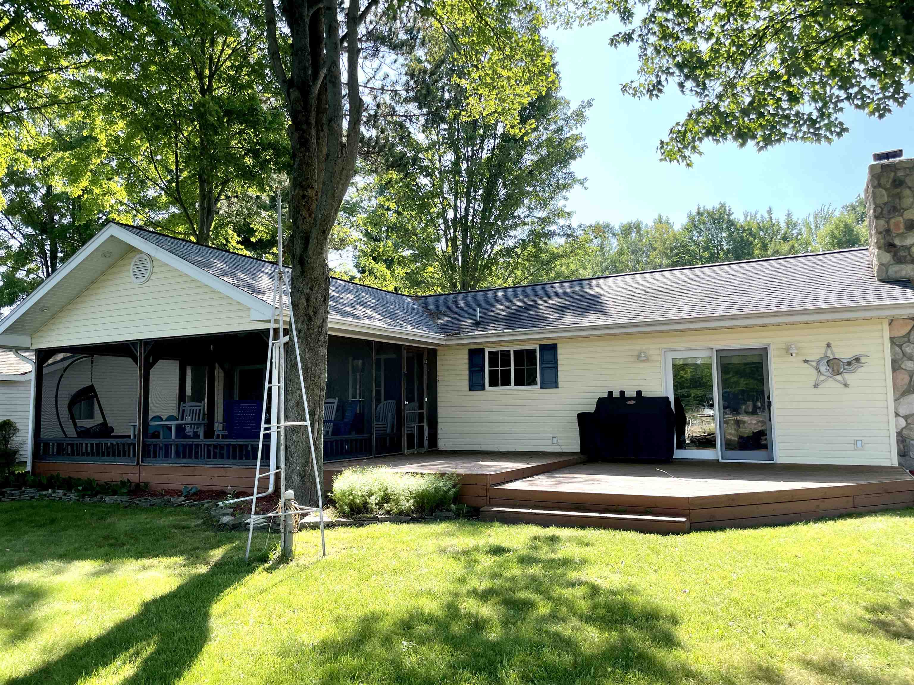 Lakeshore Dr, Gladwin, MI 48624